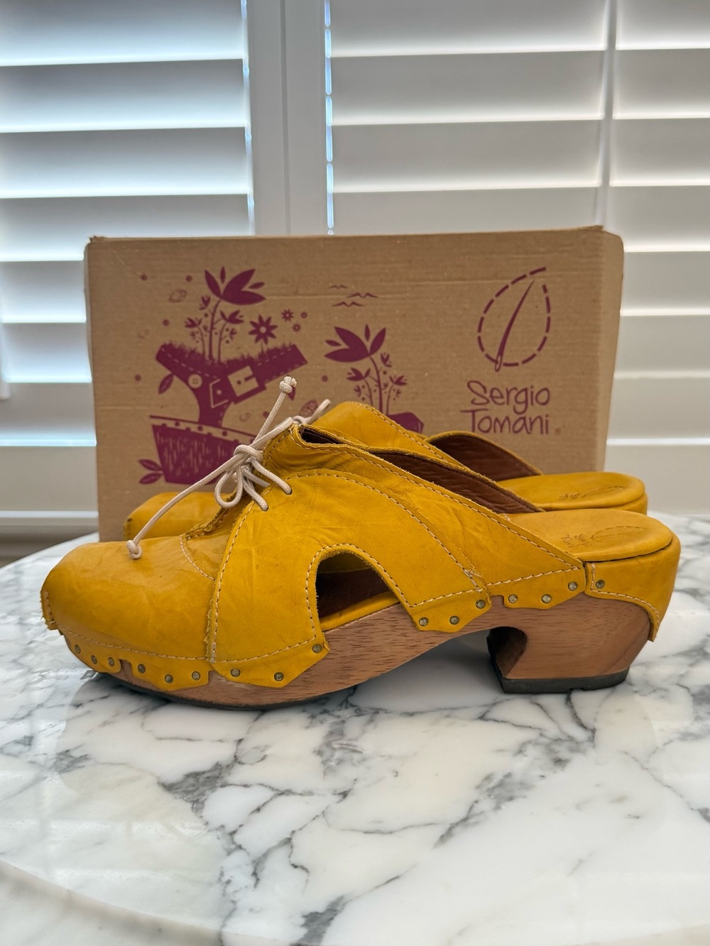Sergio Tomani Yellow Leather Slip-On Clog Mule - Picture 5 of 7